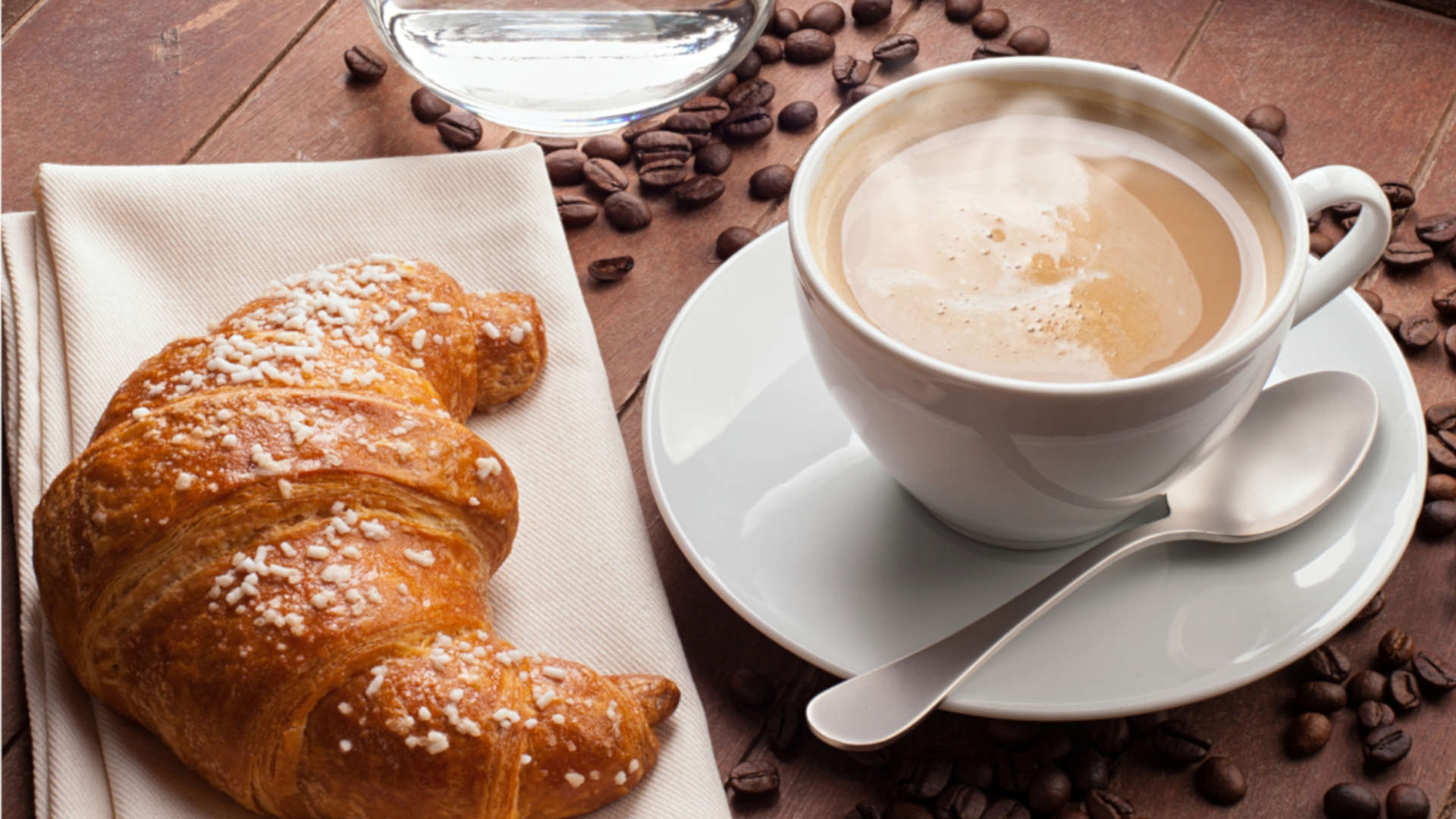 Croissant mit Cafe Crema