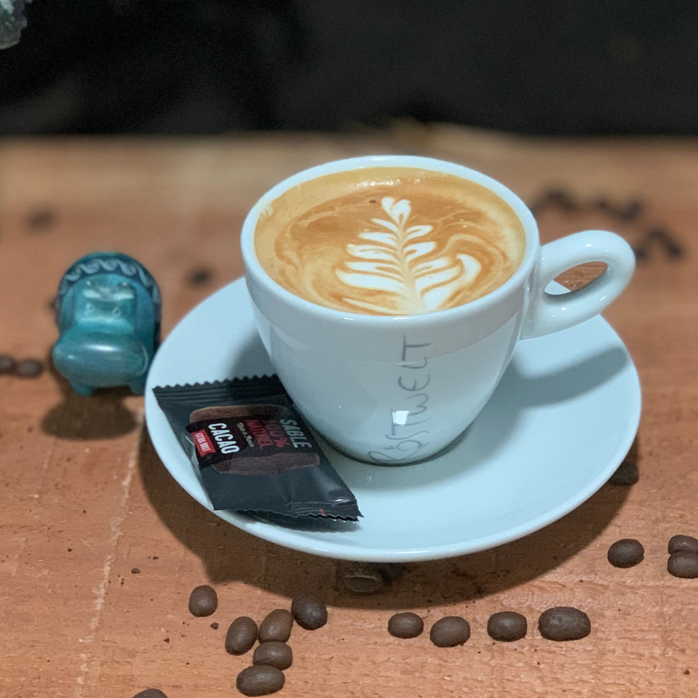 Cappuccino hergestellt aus espresso bohnen